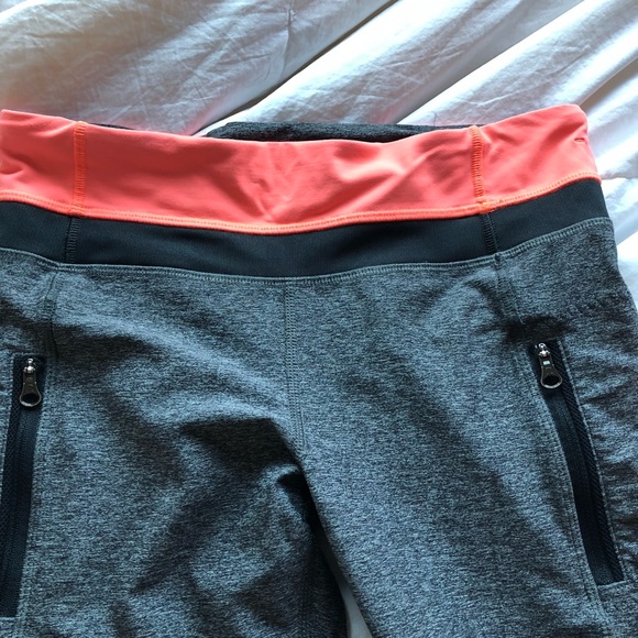 LULULEMON 3/4 cropped leggings! - Picture 3 of 3